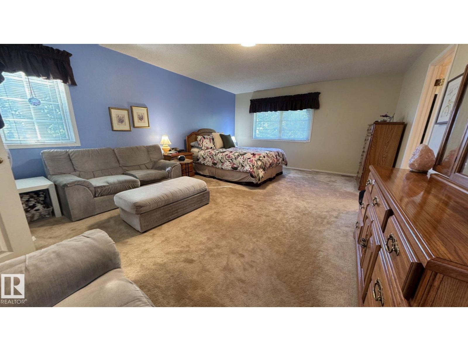 4804 45 ST - 21