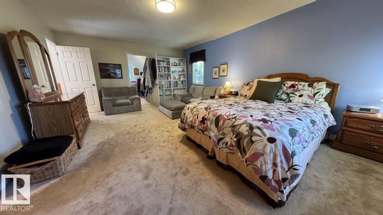 4804 45 ST - 22