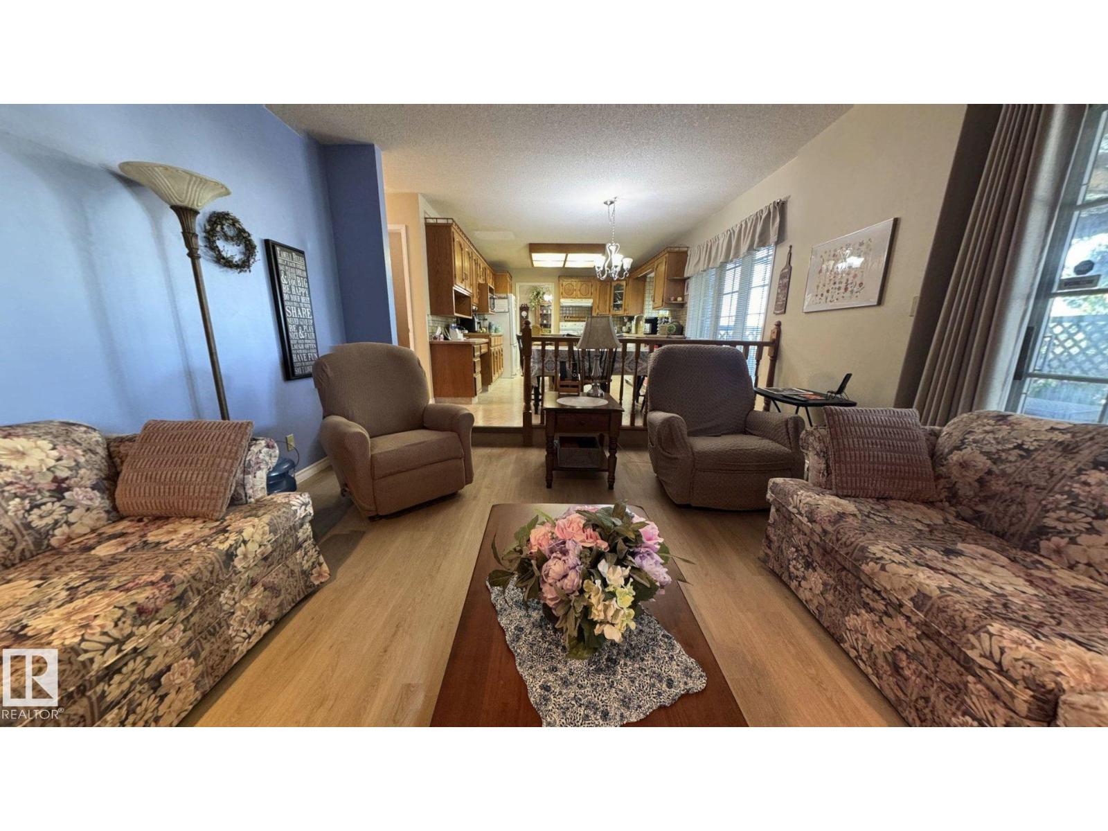 4804 45 ST - 9