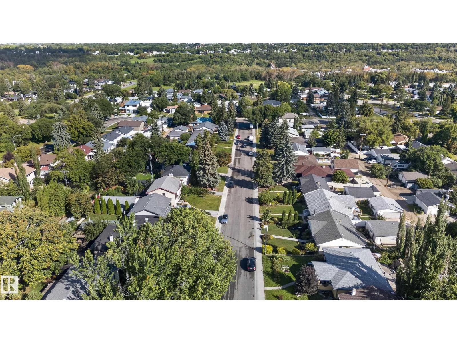 10739 52 ST NW - 10