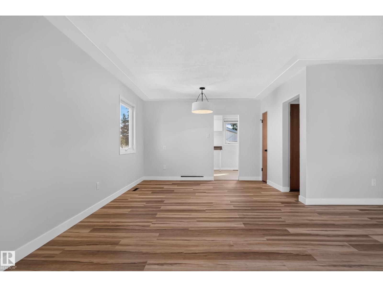 10739 52 ST NW - 21