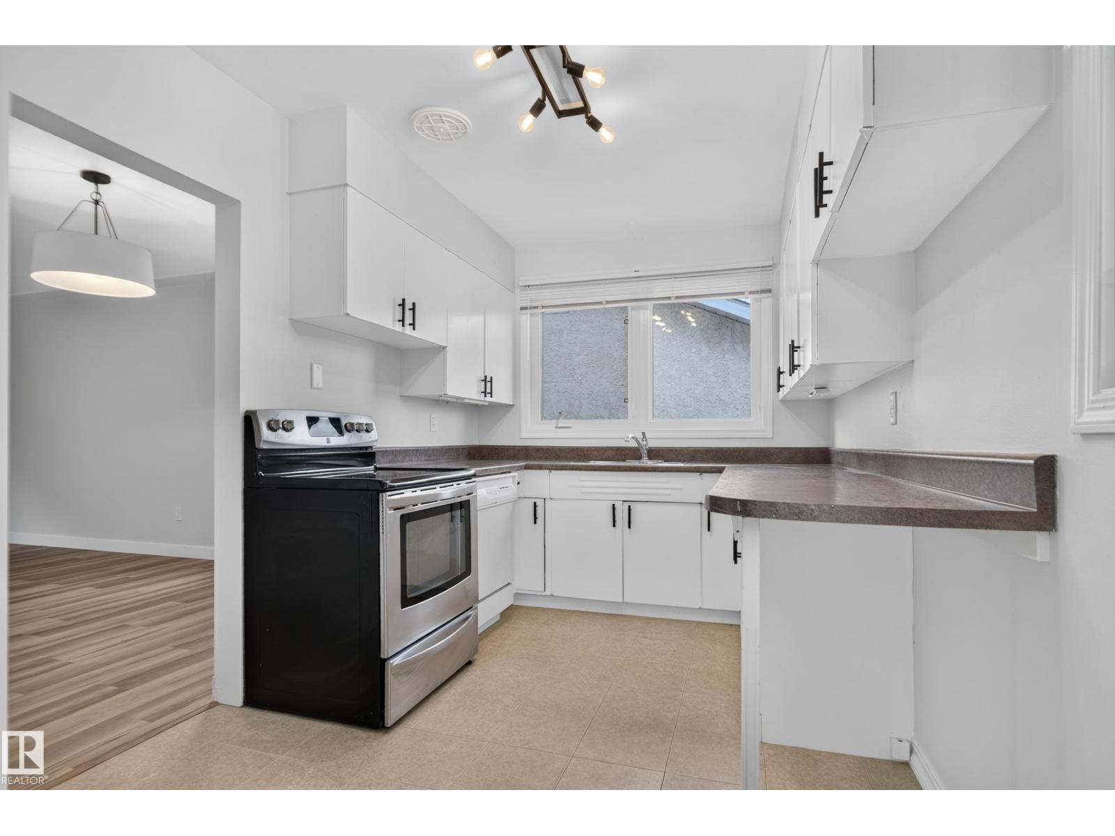 10739 52 ST NW - 24