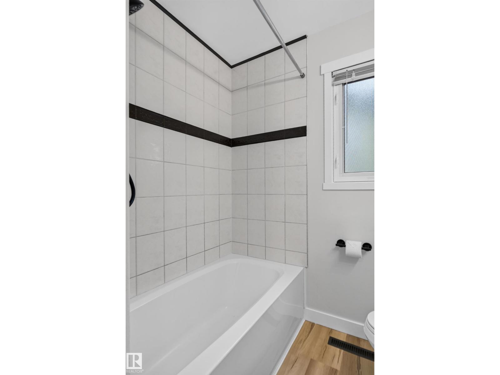 10739 52 ST NW - 33