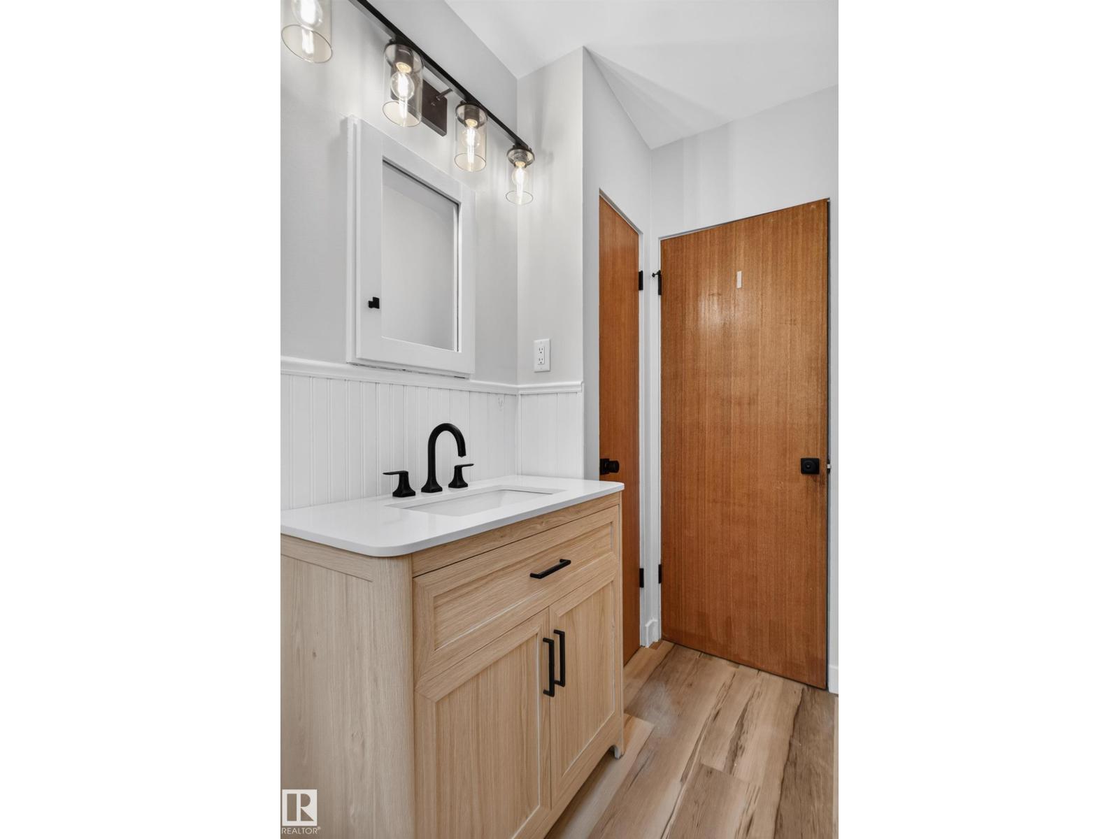 10739 52 ST NW - 35