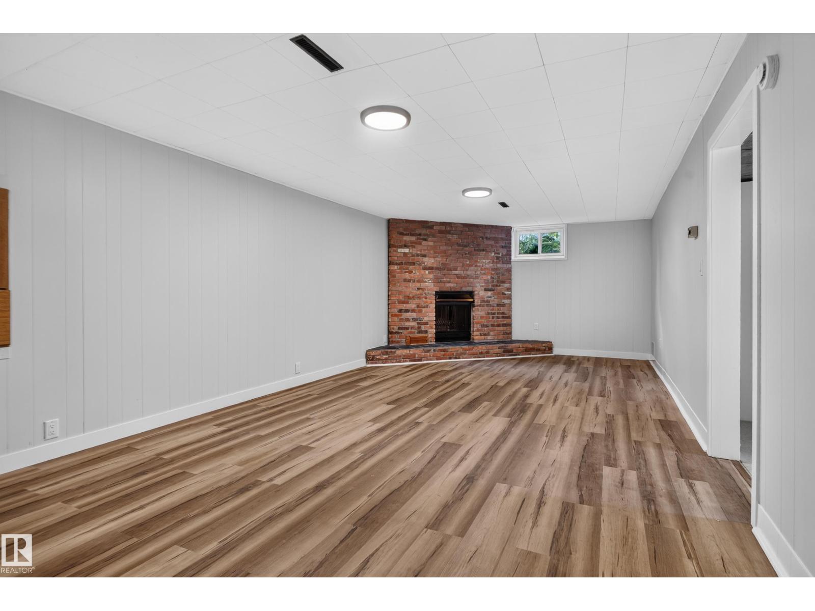 10739 52 ST NW - 40