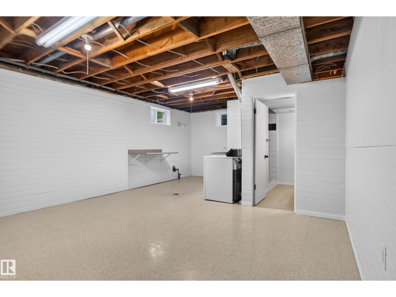 10739 52 ST NW - 43