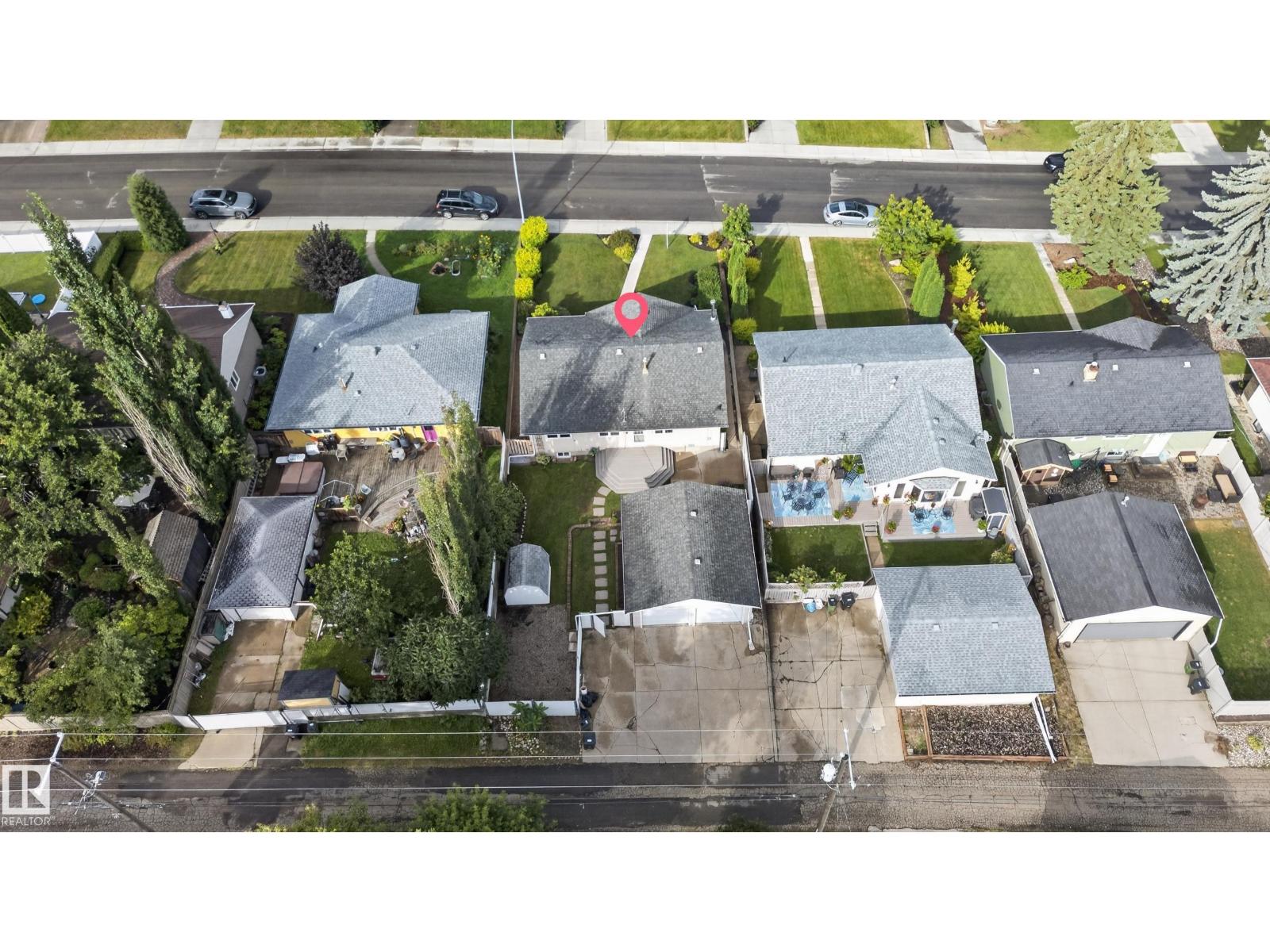 10739 52 ST NW - 9