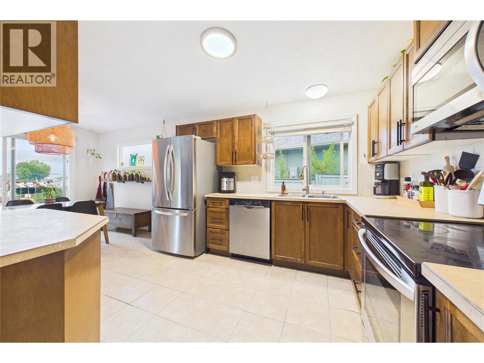 1393 Highland Drive South, Kelowna