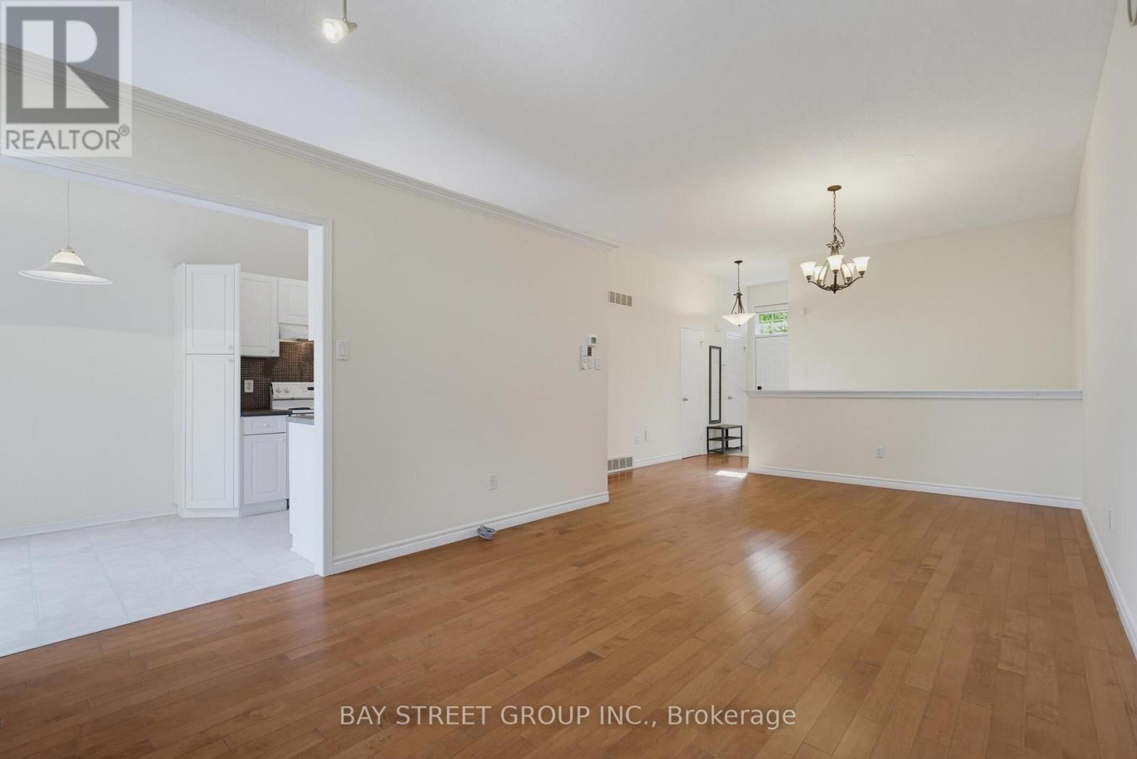 #11 270 NORTH CENTRE ROAD - 11