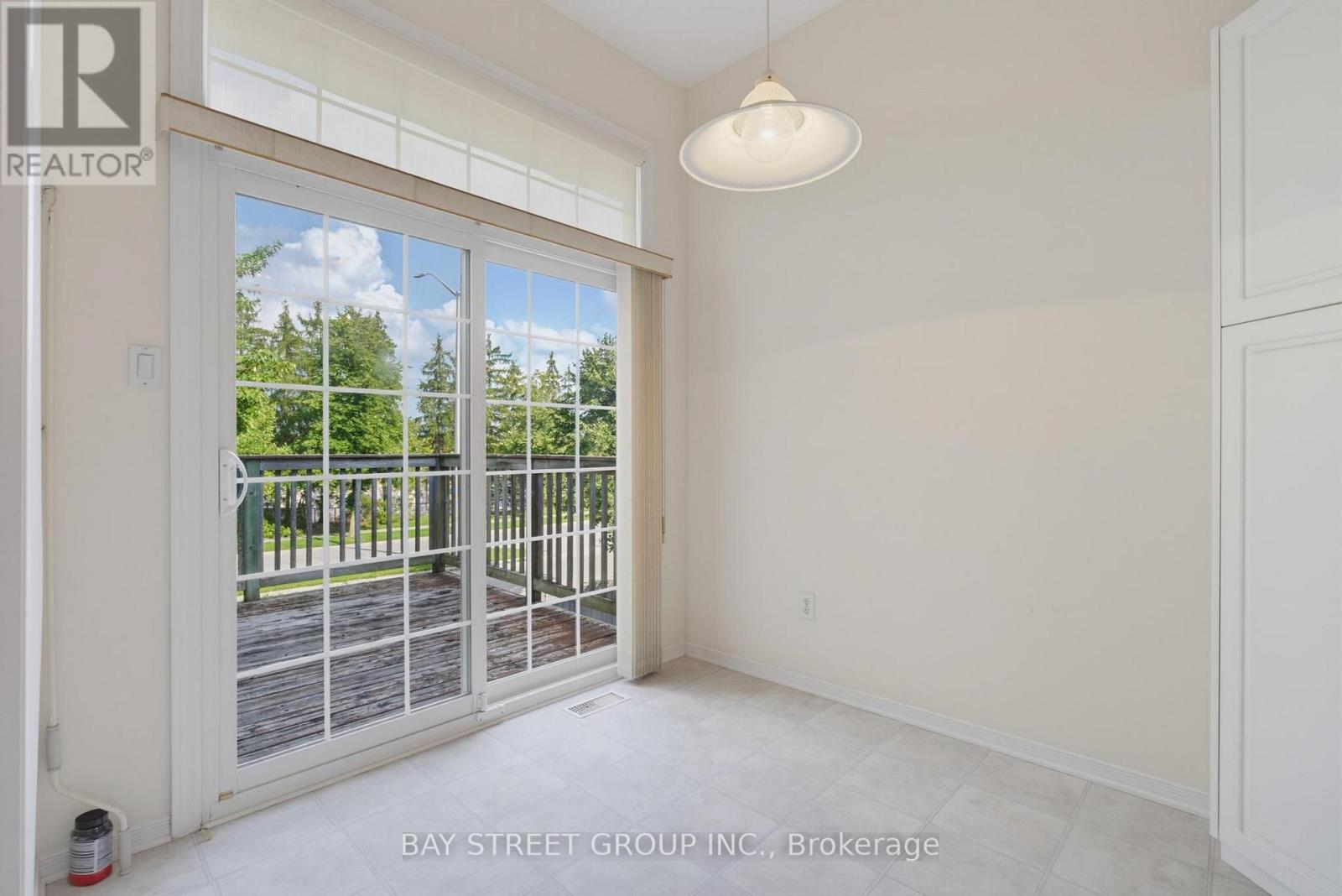 #11 270 NORTH CENTRE ROAD - 16