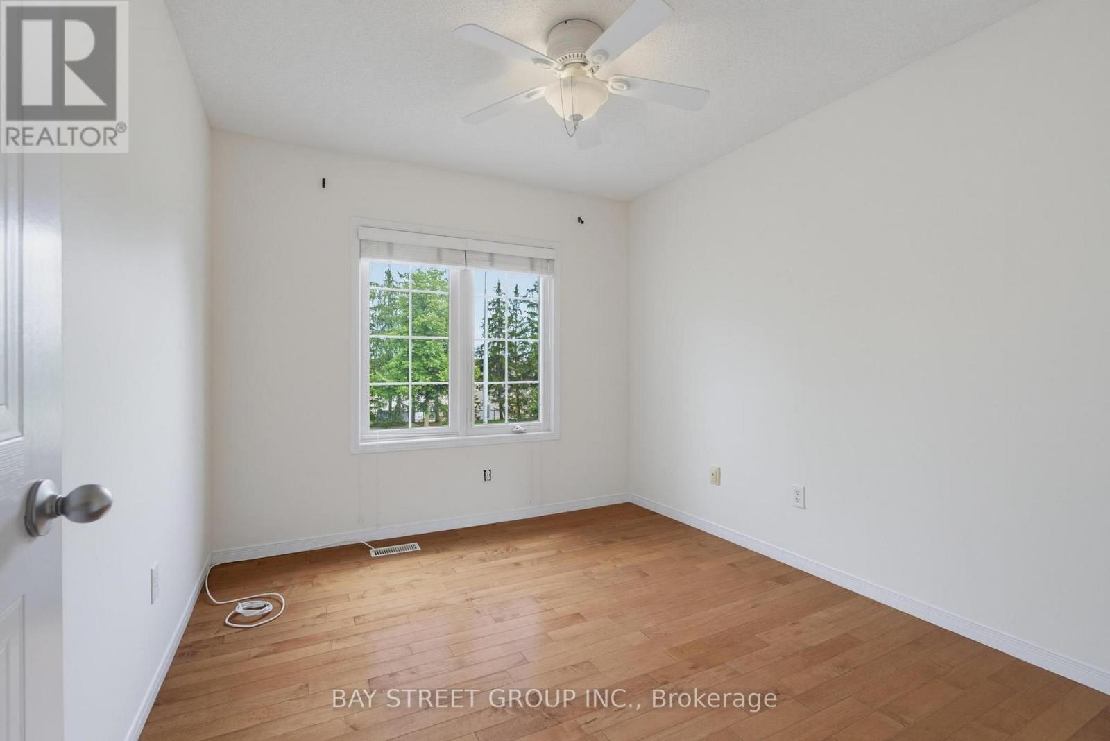 #11 270 NORTH CENTRE ROAD - Image 20