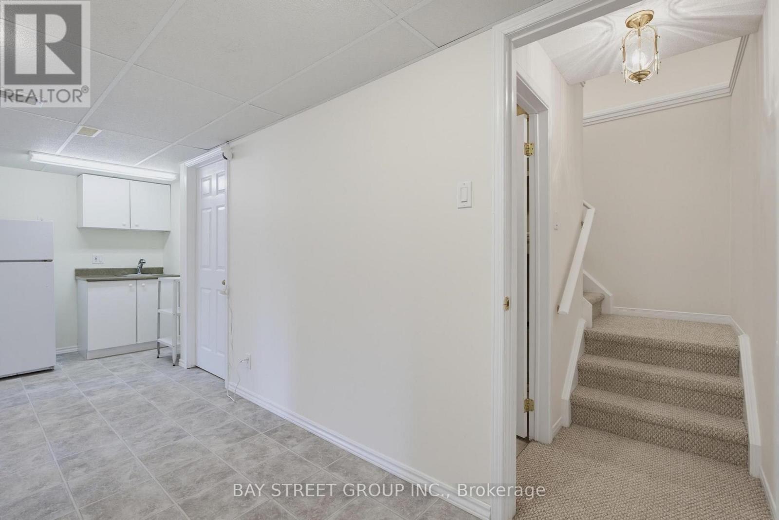 #11 270 NORTH CENTRE ROAD - Image 24