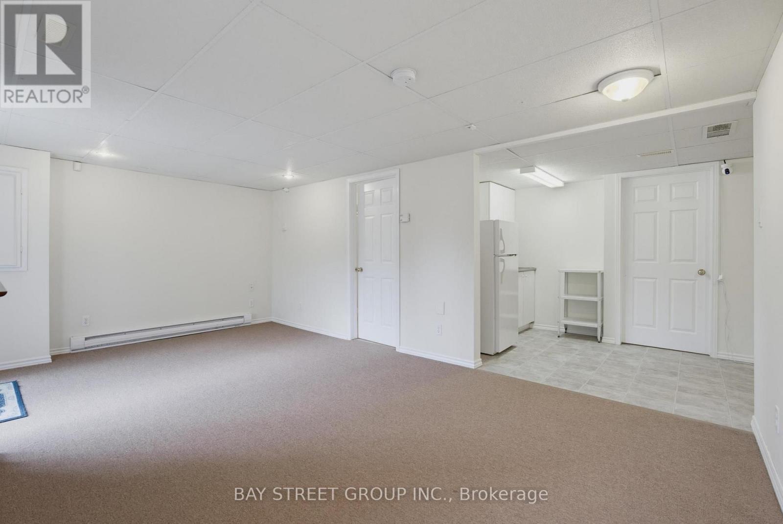#11 270 NORTH CENTRE ROAD - 27