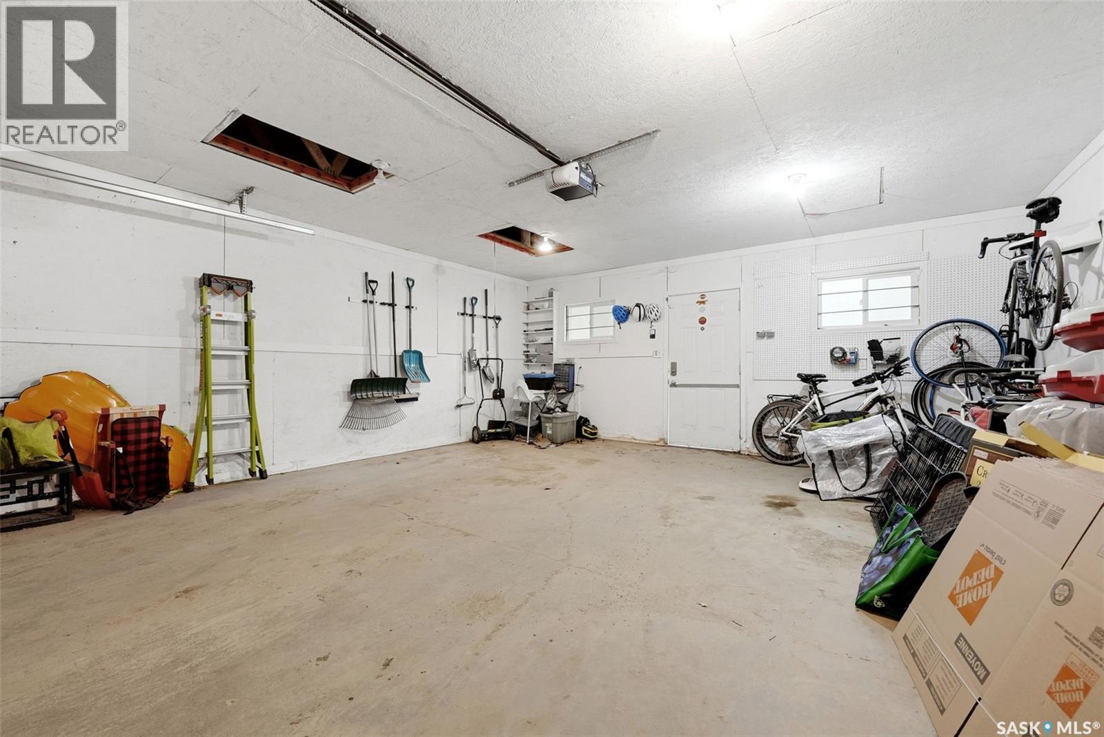 2950 Retallack STREET - 32