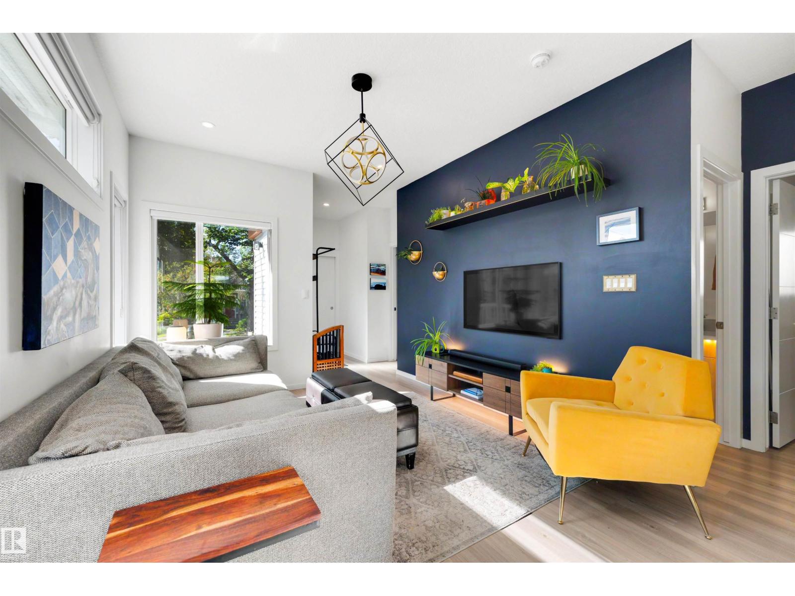 11215 87 ST NW - 10