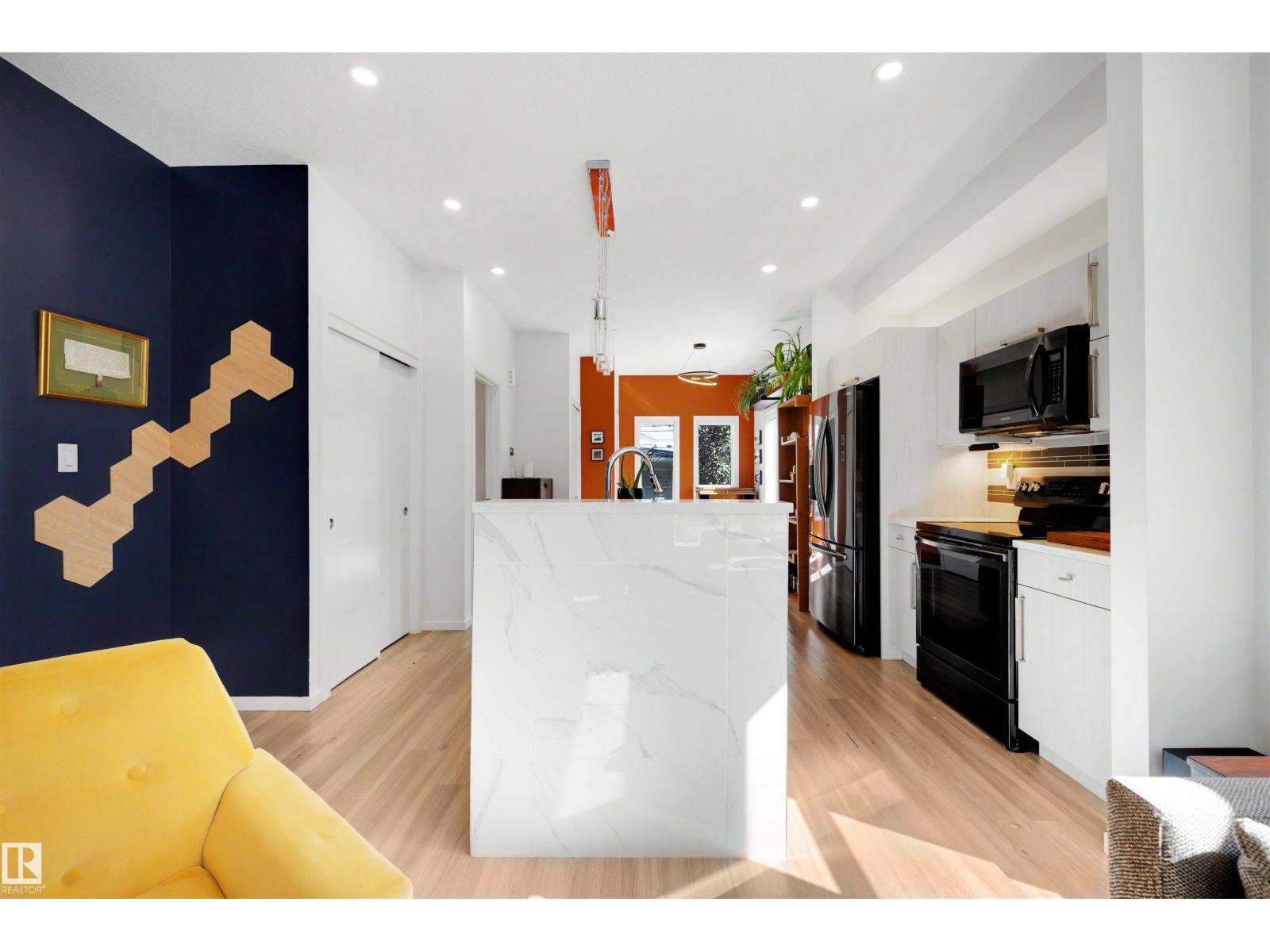 11215 87 ST NW - 11