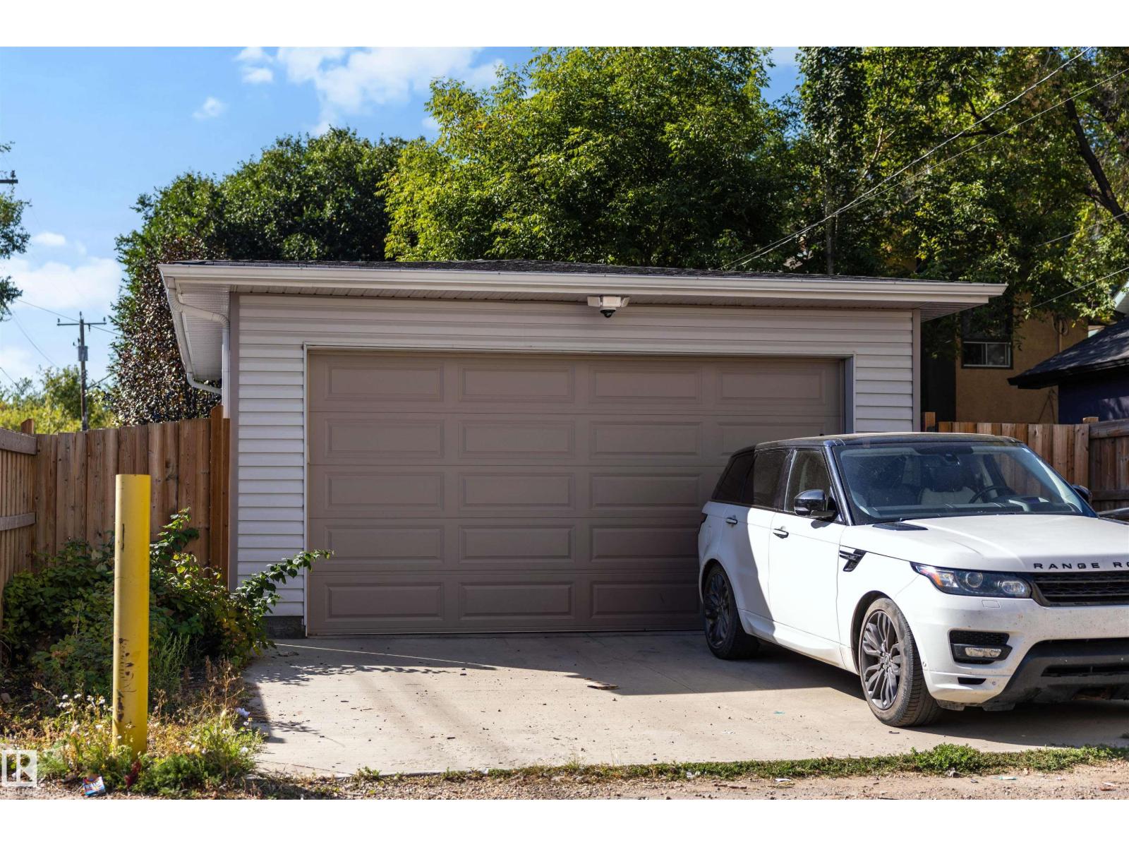 11215 87 ST NW - 25