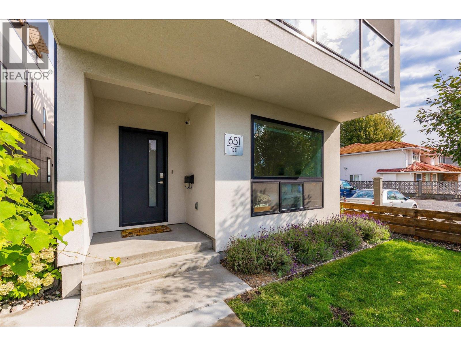 #101 651 Churchill Avenue, Penticton, British Columbia, V2A1E2, Penticton, British Columbia — photo 3 of 5