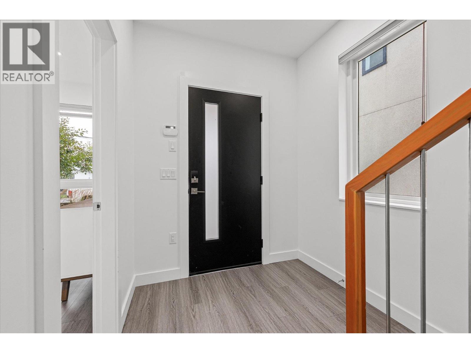 #101 651 Churchill Avenue, Penticton, British Columbia, V2A1E2, Penticton, British Columbia — photo 4 of 5