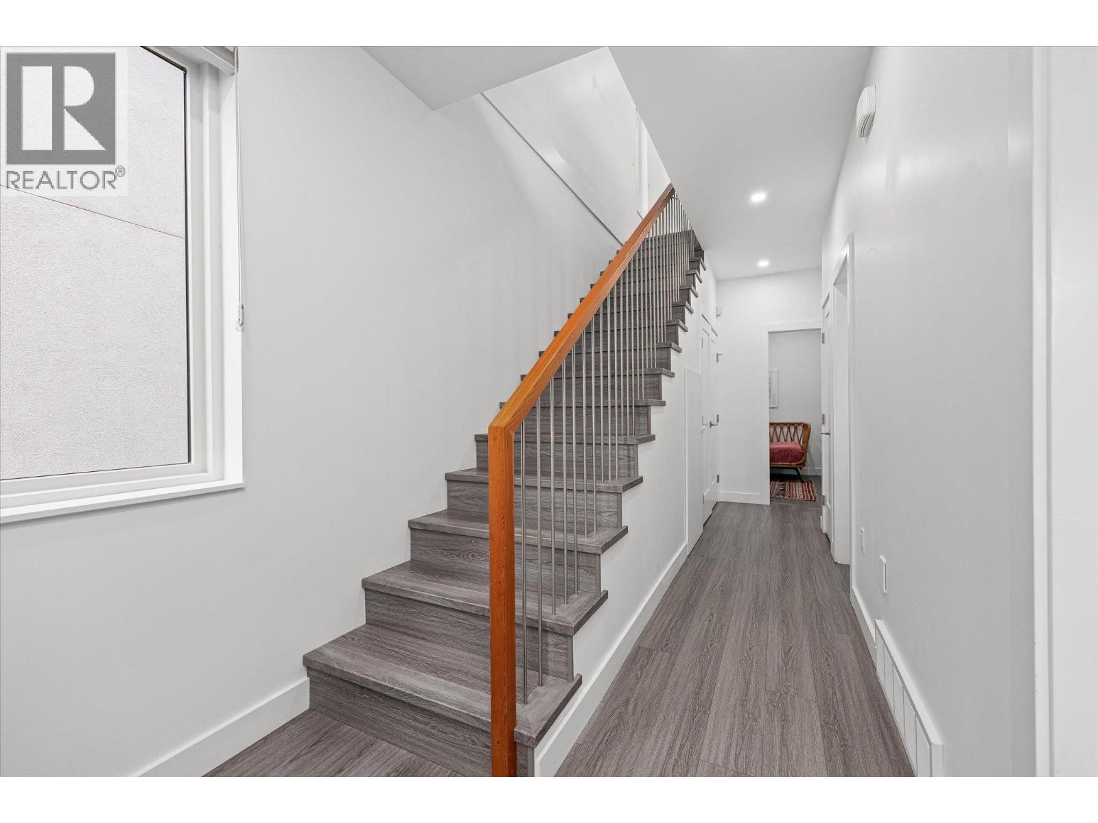#101 651 Churchill Avenue - 32