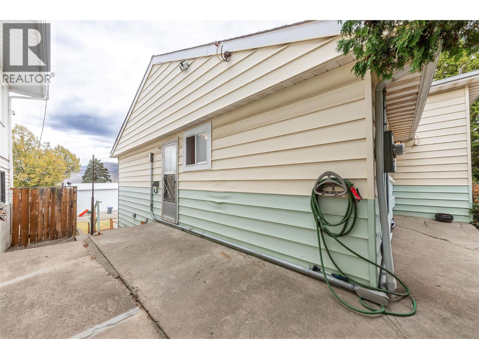 668 MUNRO Street, Kamloops, British Columbia, V2C3E6, Kamloops, British Columbia — photo 4 of 5