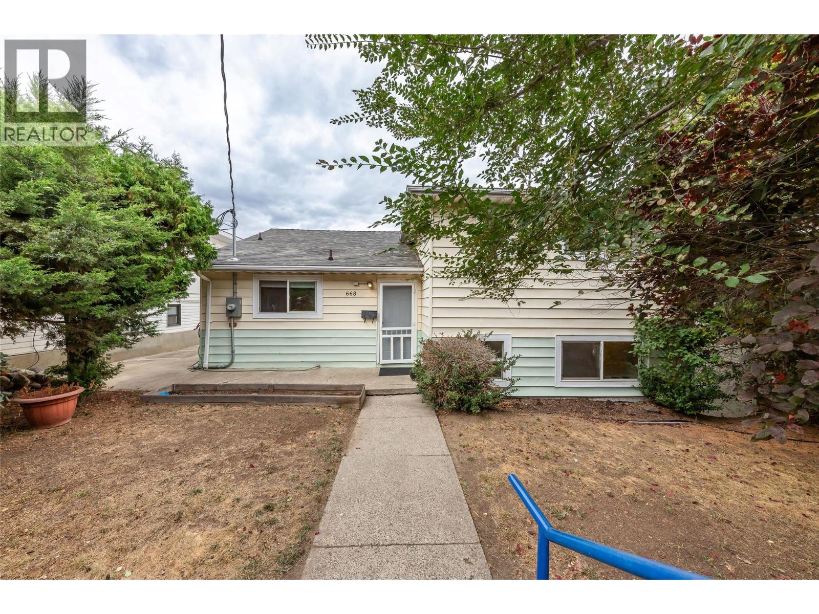 668 MUNRO Street, Kamloops, British Columbia, V2C3E6, Kamloops, British Columbia — photo 2 of 5