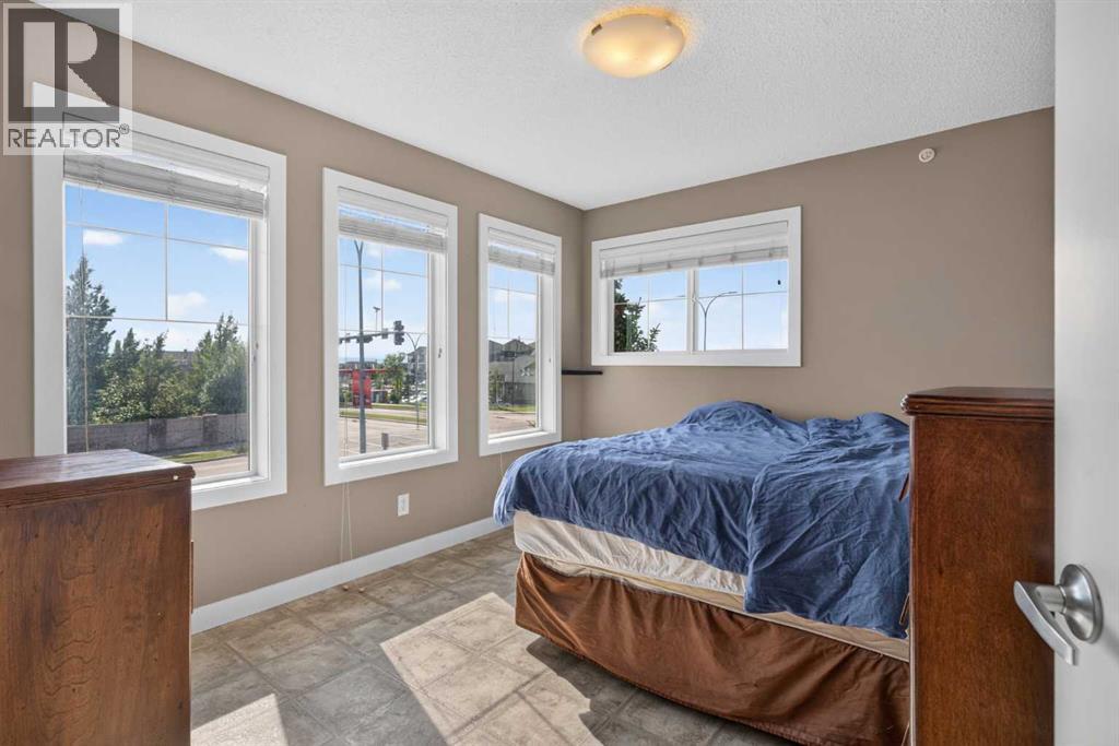 4 Sunset Square, Cochrane