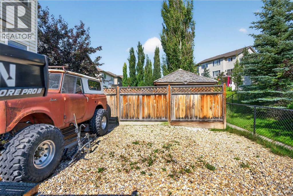 4 Sunset Square, Cochrane
