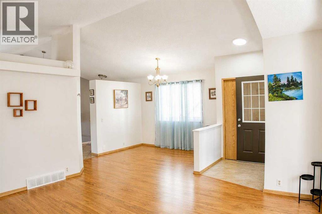 16 Martinridge Way NE - 6