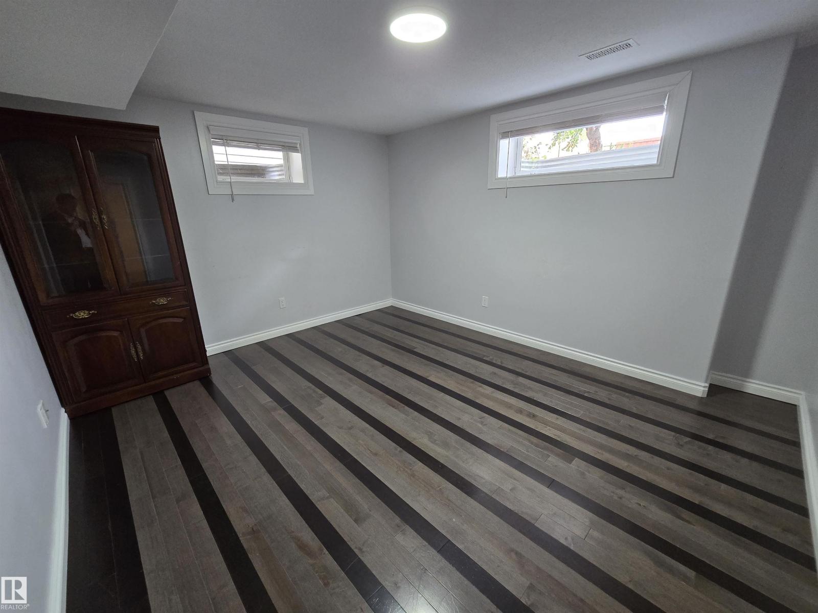 16103 95 ST NW - 32