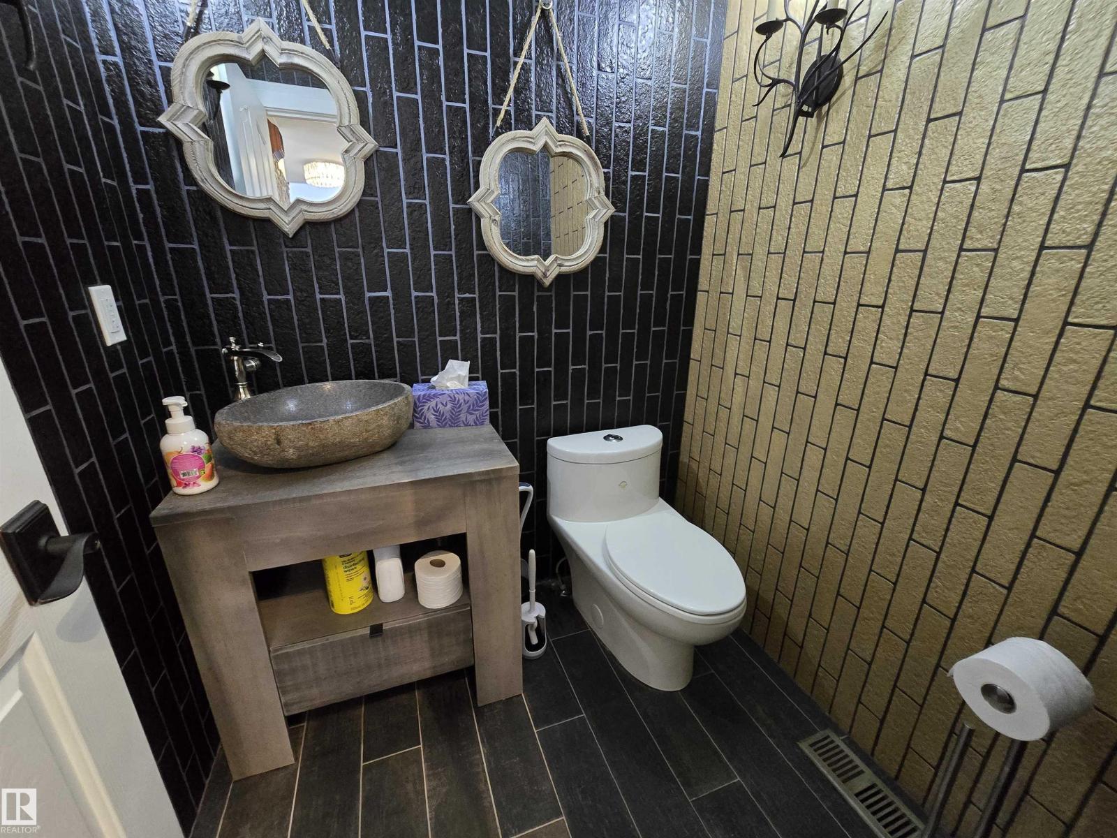 16103 95 ST NW - 6