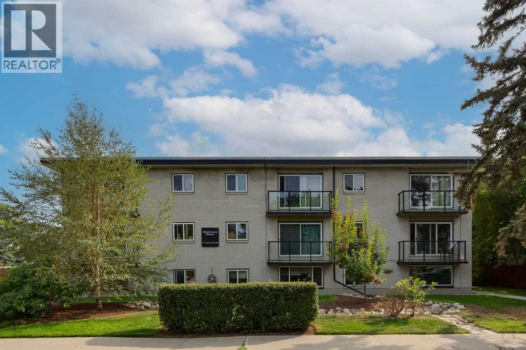 14, 1717 Westmount Road NW, Calgary, Alberta, T2N3M4