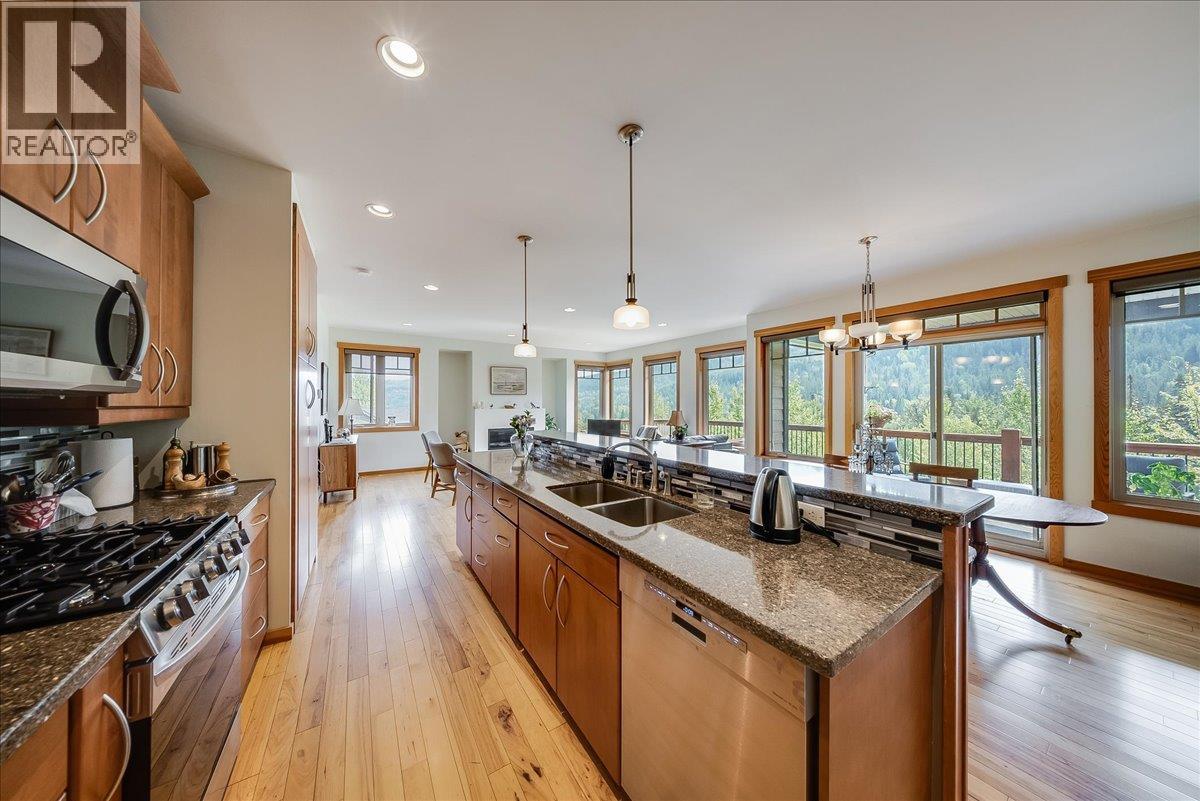 925 REDSTONE Drive - Image 30