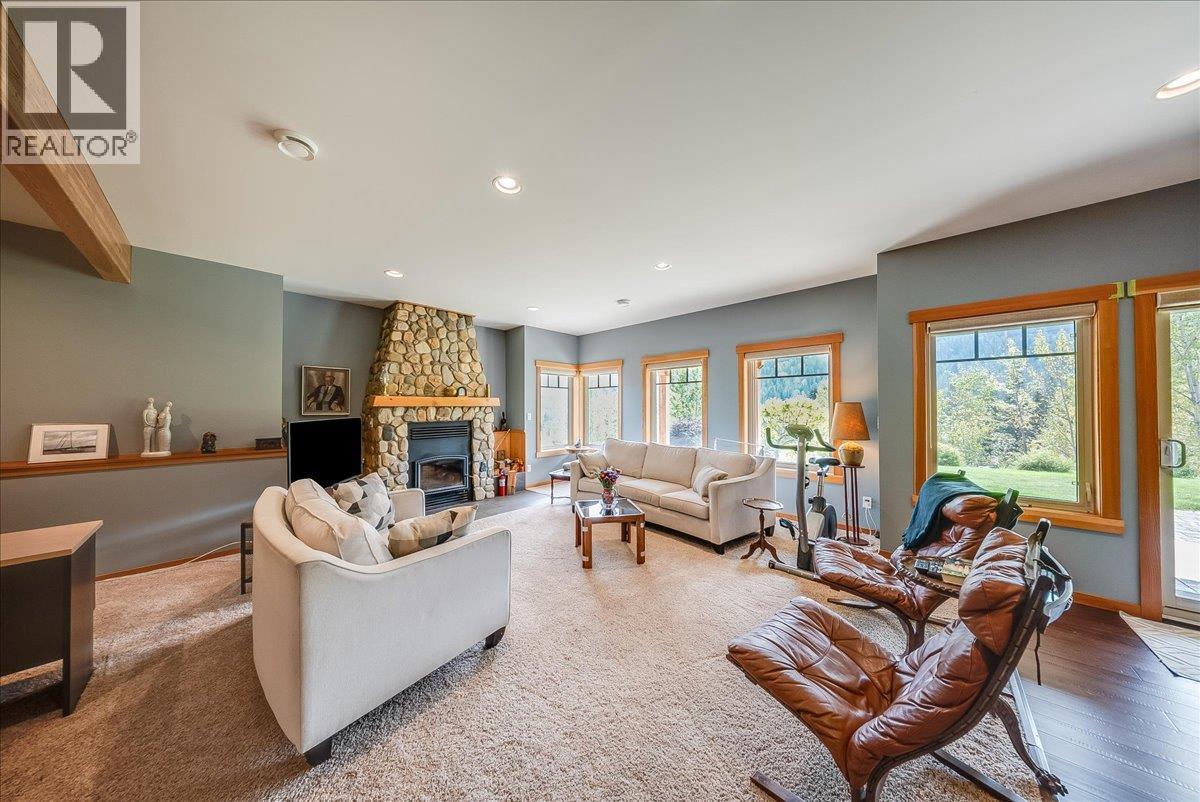 925 REDSTONE Drive - Image 37