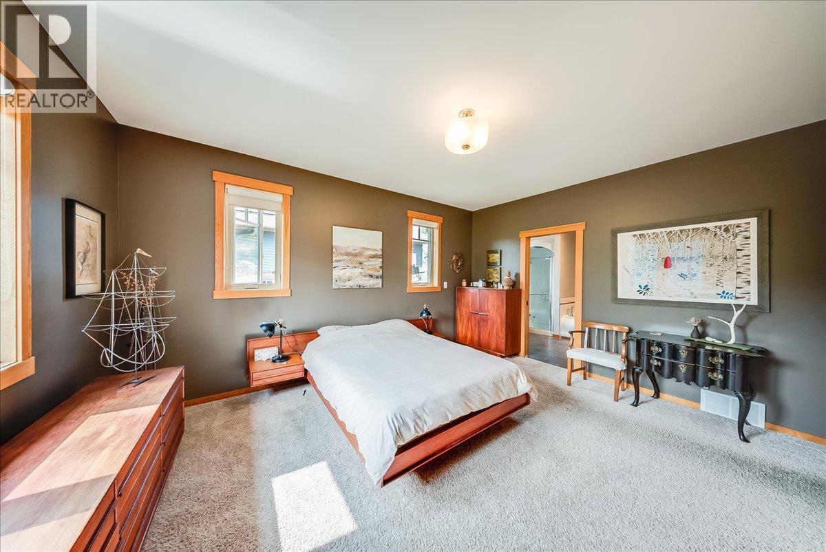 925 REDSTONE Drive - Image 34