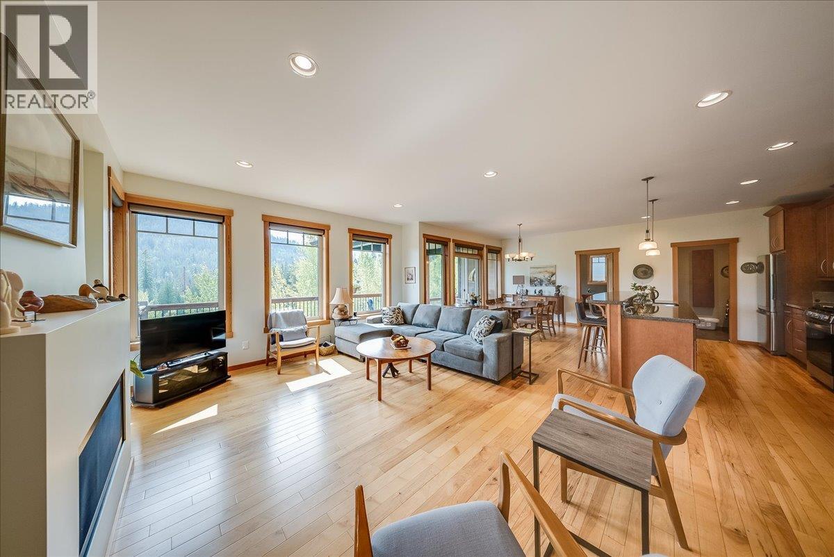 925 REDSTONE Drive - Image 24