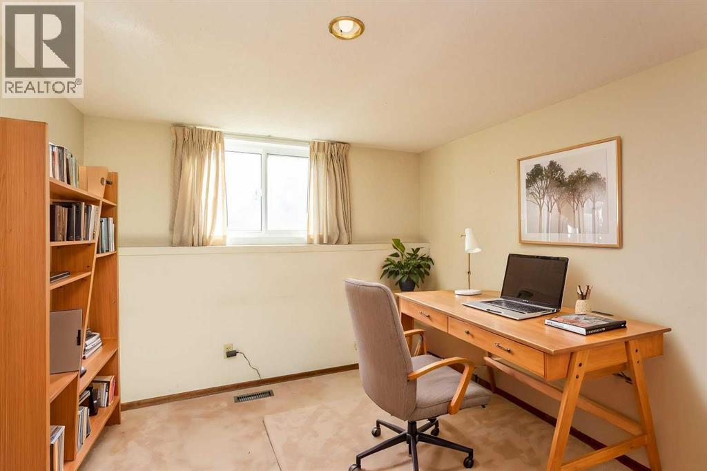 Listing photo – 9 Rollis Street, Red Deer