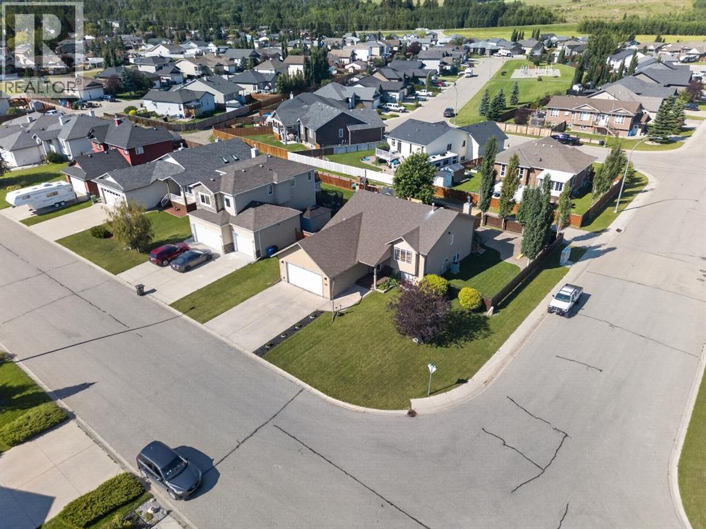 1212 2 Street Northeast, Sundre, Alberta, T0M1X0, Sundre, Alberta — photo 2 of 5