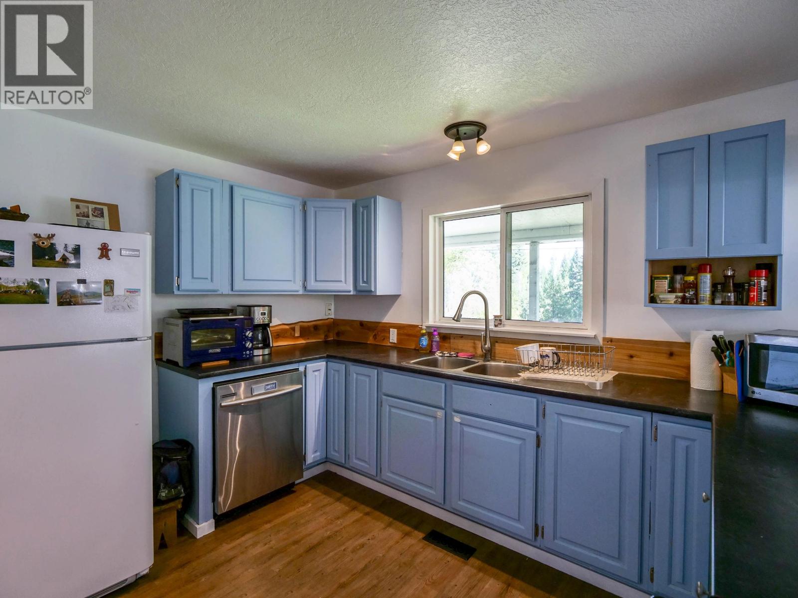 598 MARSH ROAD - 32