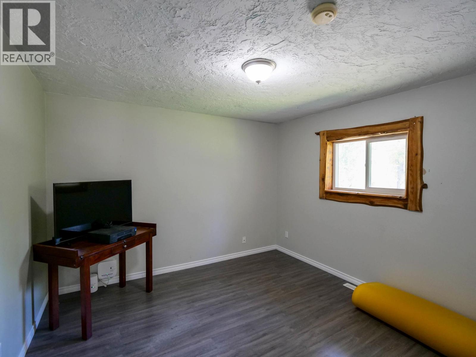 598 MARSH ROAD - 33