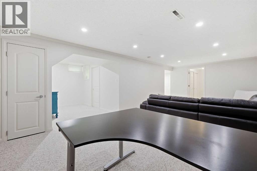 327 94 Avenue SE - 22