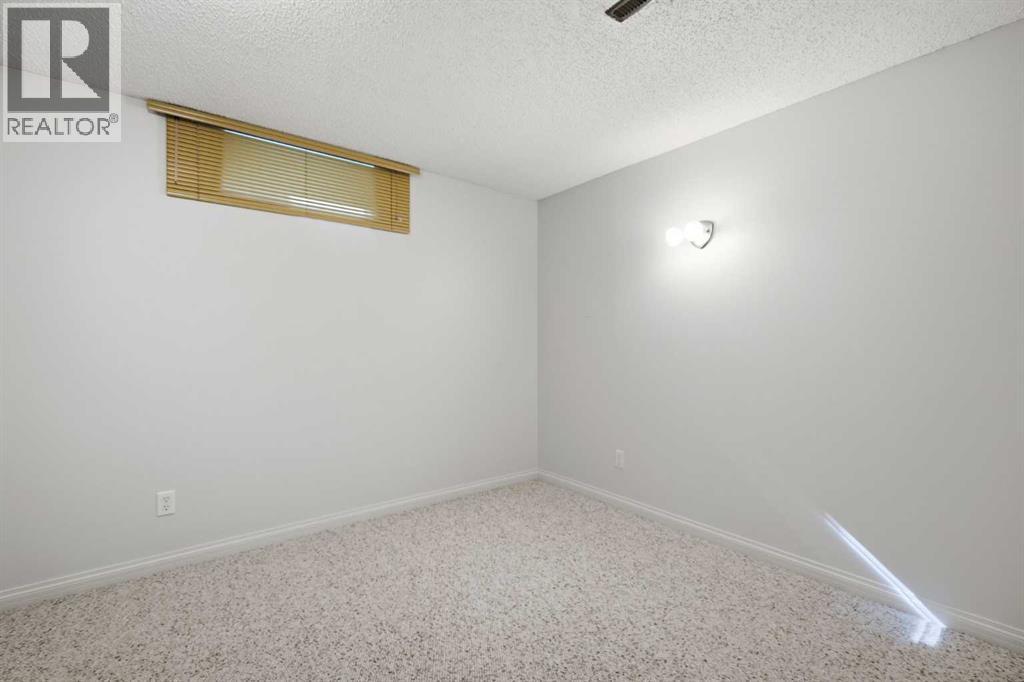 327 94 Avenue SE - 26