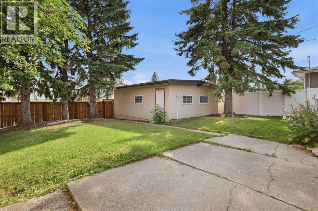 327 94 Avenue SE - 30