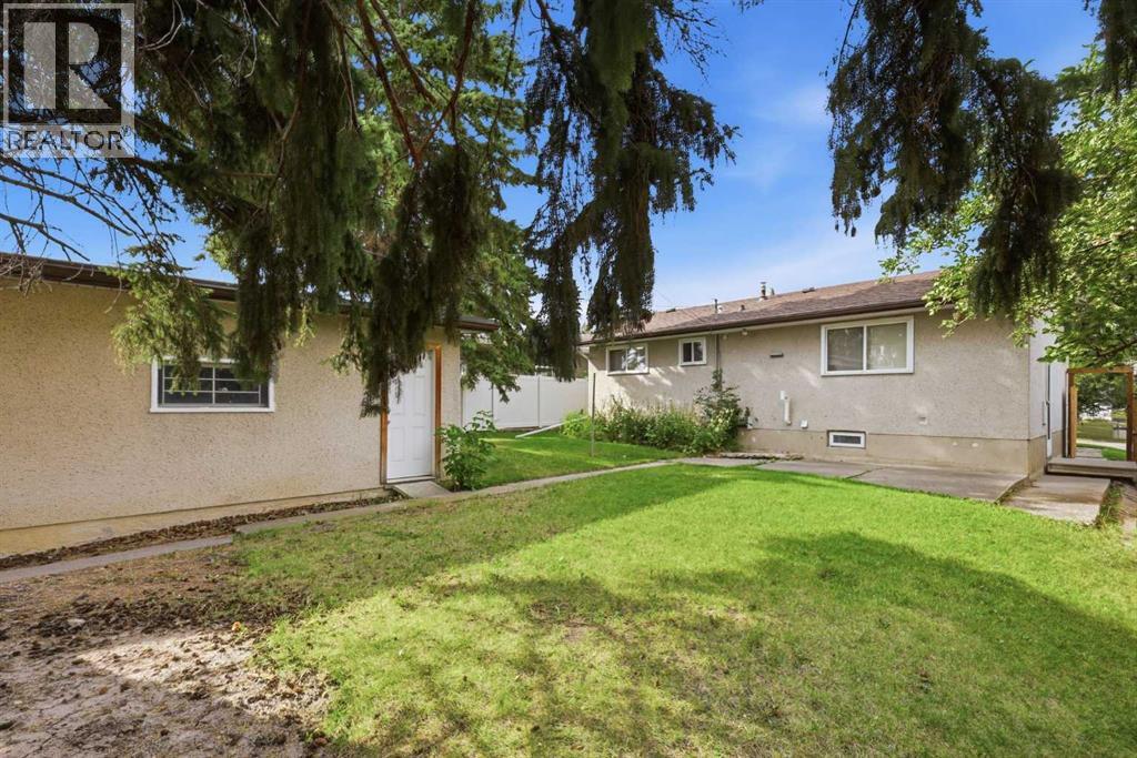 327 94 Avenue SE - 32