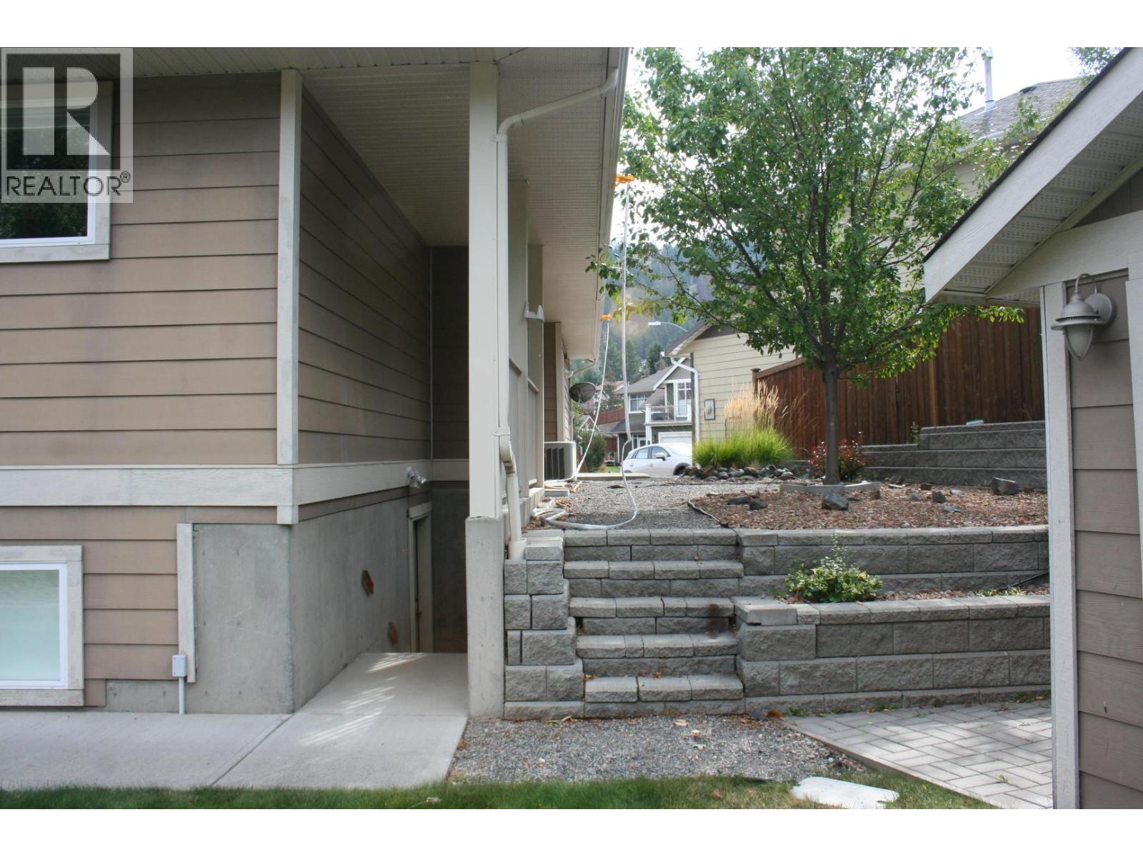 1985 Stikine Place - 29