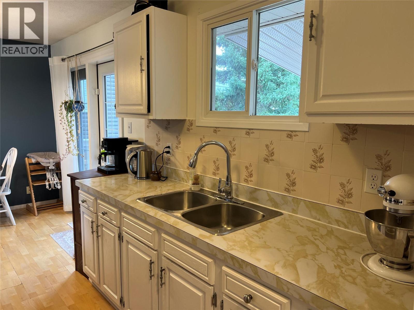 1017 120 Avenue - 7