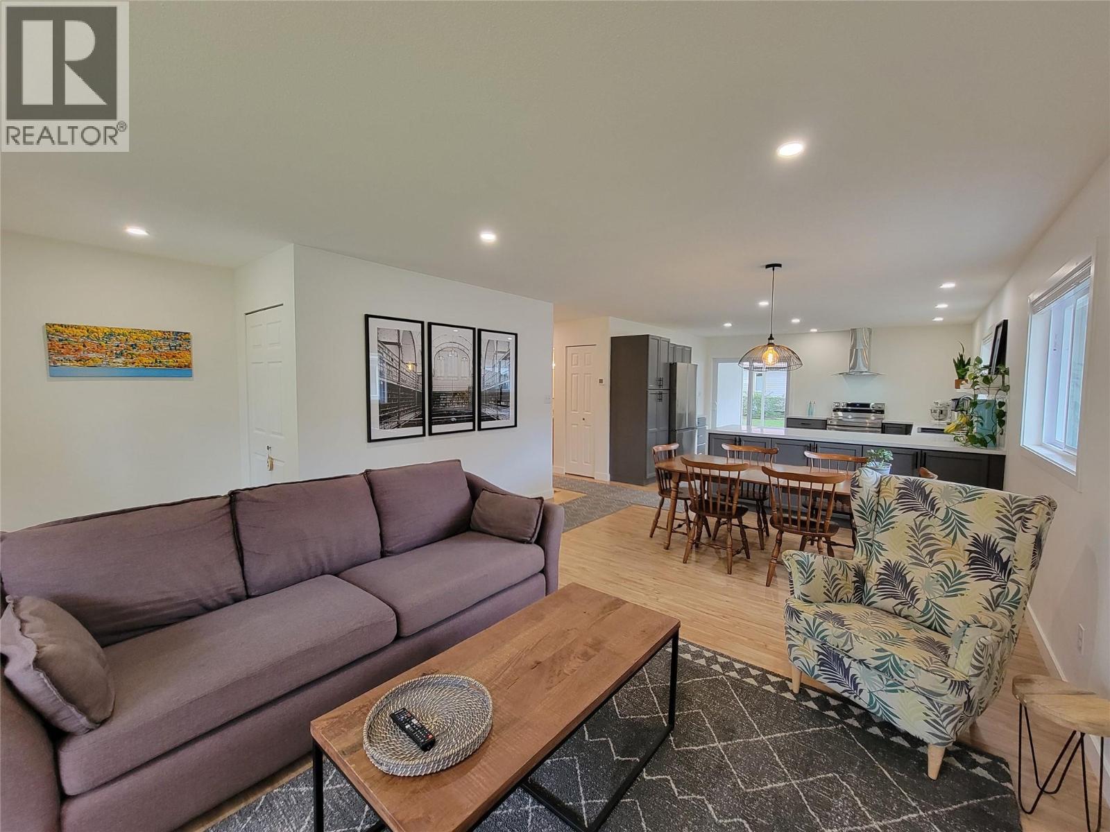 412 10th Avenue, Keremeos