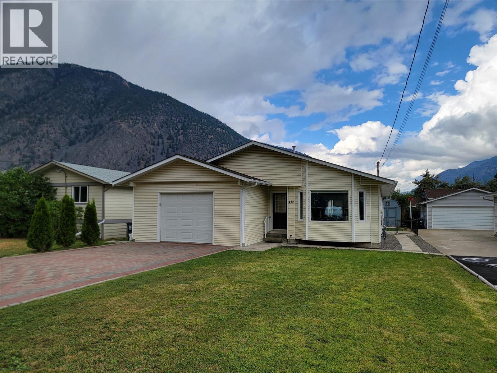 412 10th Avenue, Keremeos