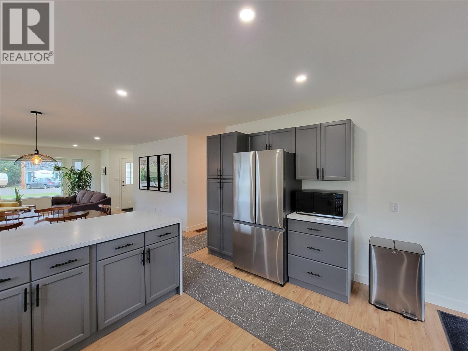 412 10th Avenue, Keremeos