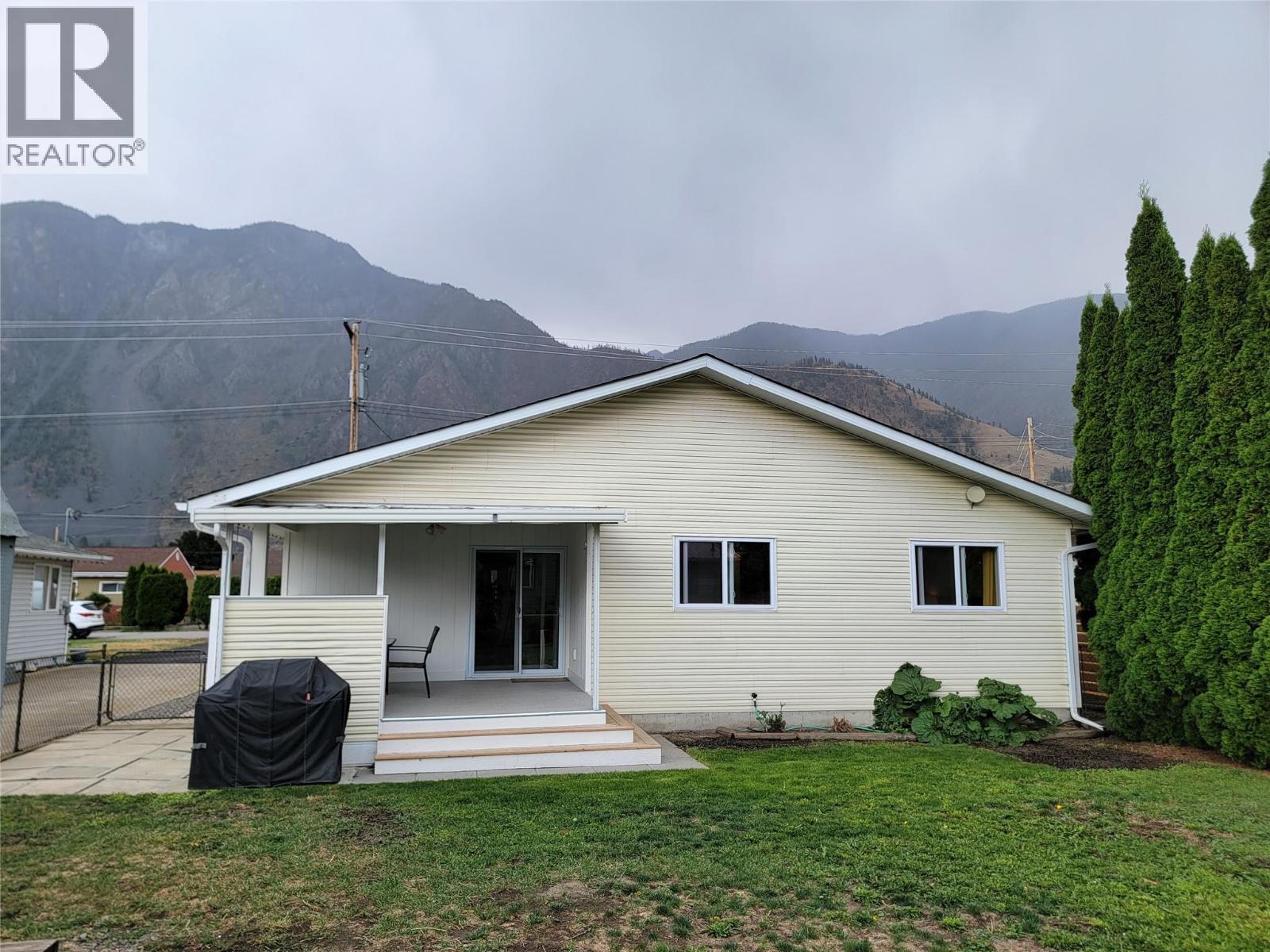 412 10th Avenue, Keremeos